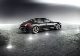 Porsche Panamera - Indoor - FULL-CGI