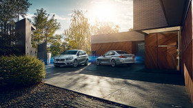 BMW - PHEV - Group-Shot